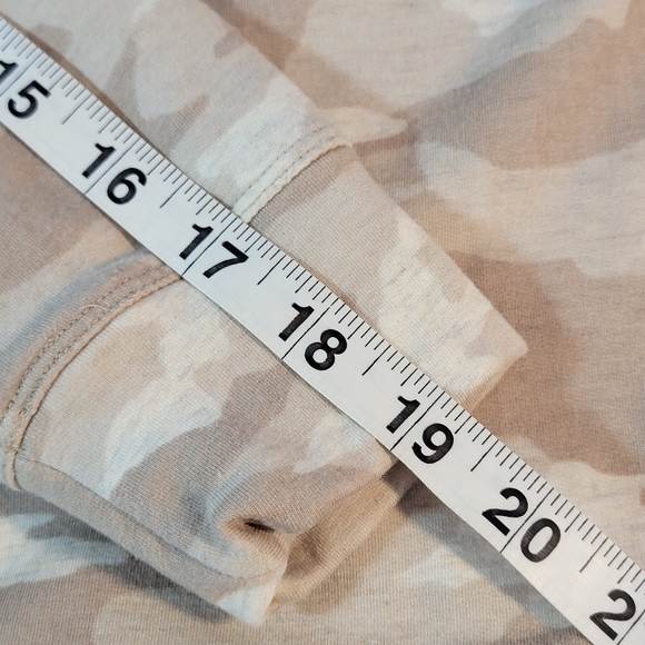 Athleta Studio to Street Printed Sweatshirt Neutral Camo Camoflage Pattern M - Picture 10 of 10